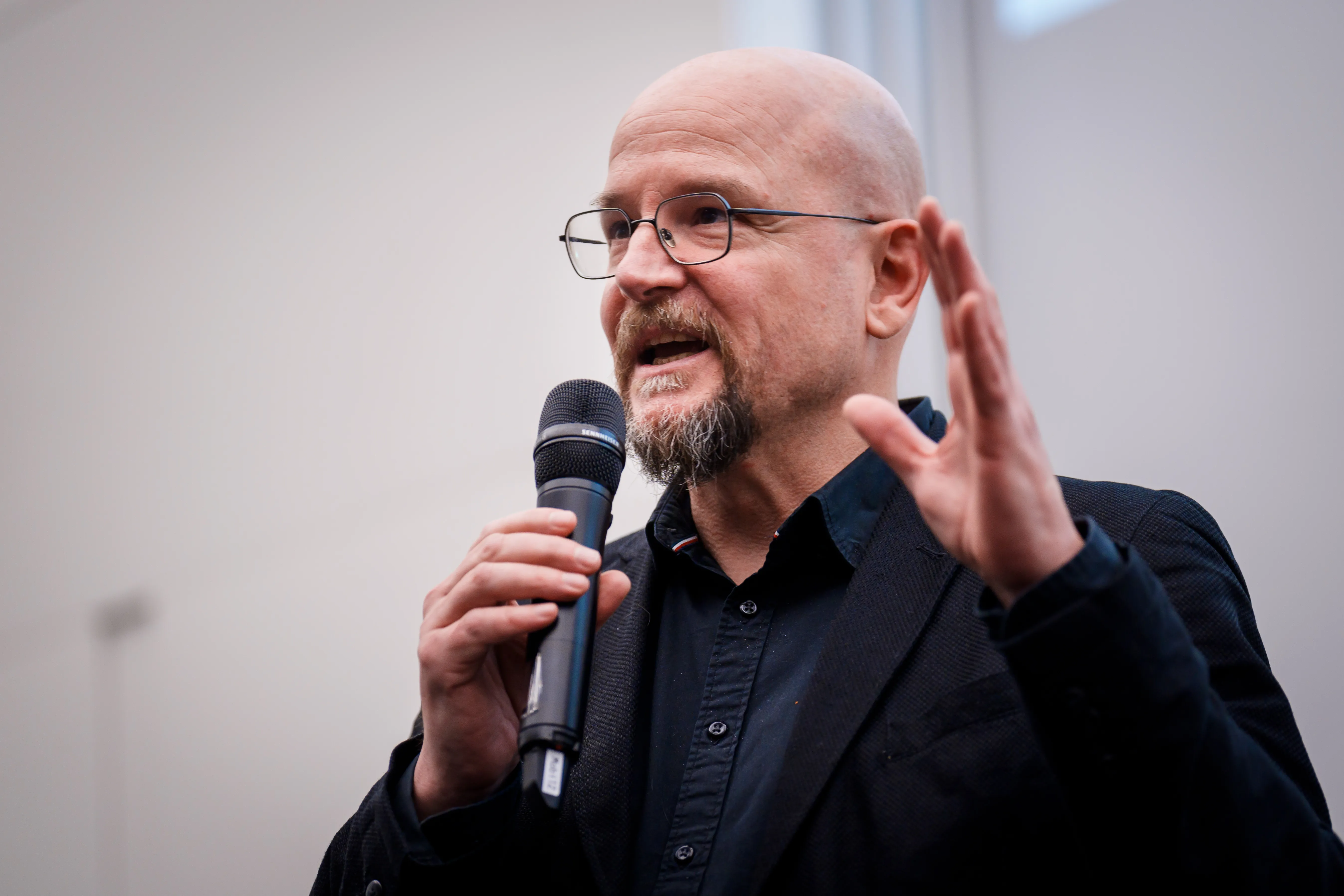 Featured image of Breaking Boundaries: Prof. Brockmann's Vision for Complexity Research